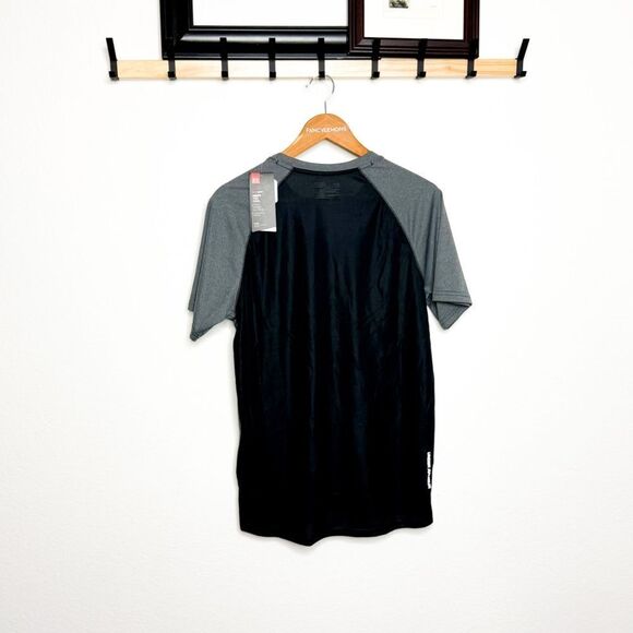 Under Armour NWT! HeatGear RUN Tee | Men’s Medium | Gray & Black - Picture 3 of 7